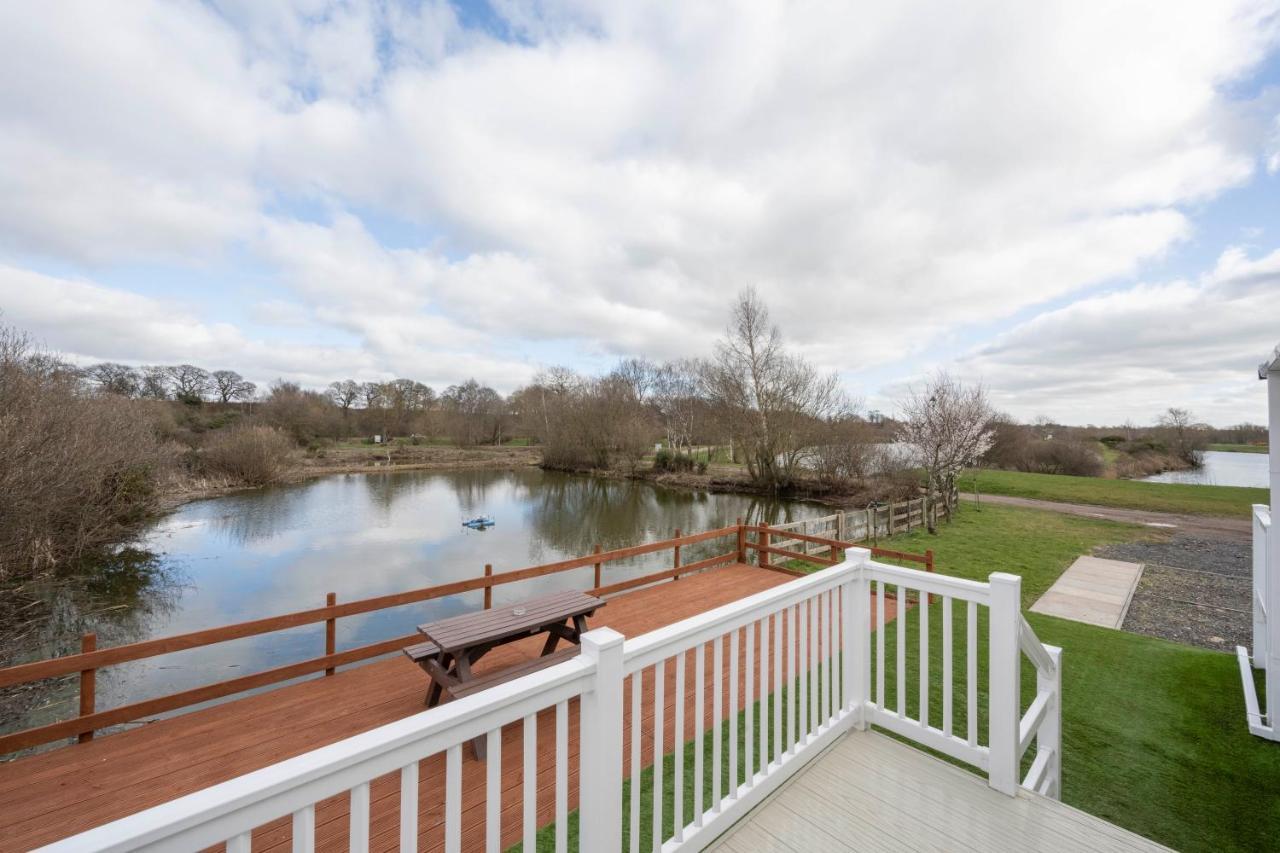 Hallcroft Fishery And Holiday Park Retford Esterno foto