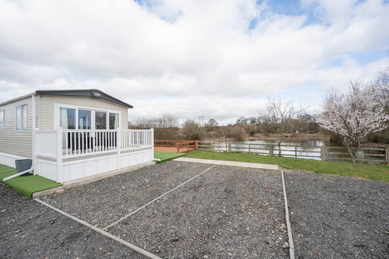 Hallcroft Fishery And Holiday Park Retford Esterno foto