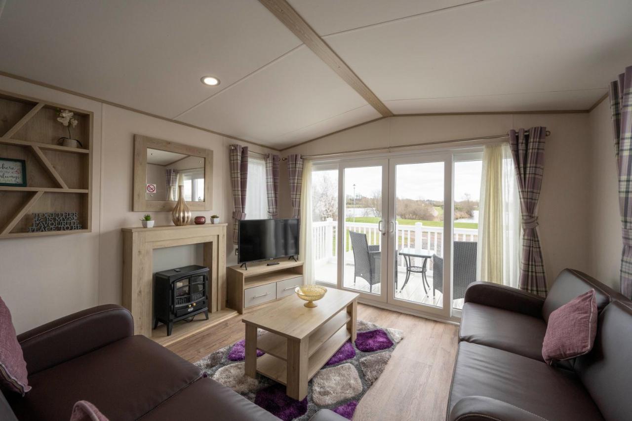 Hallcroft Fishery And Holiday Park Retford Esterno foto